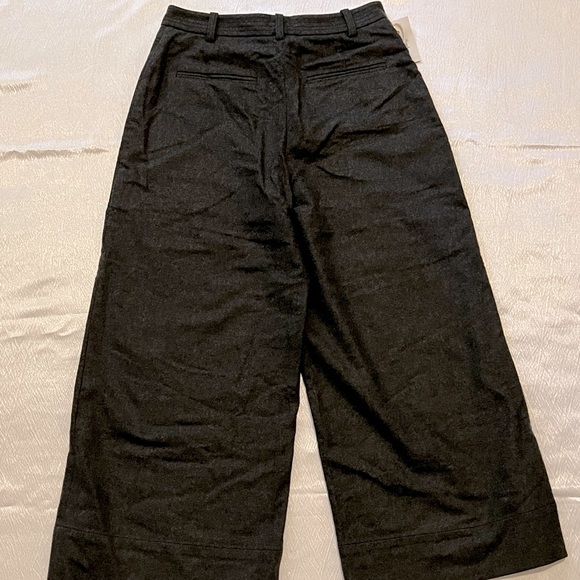 Charcoal colored, wide legged capris - Picture 4 of 5